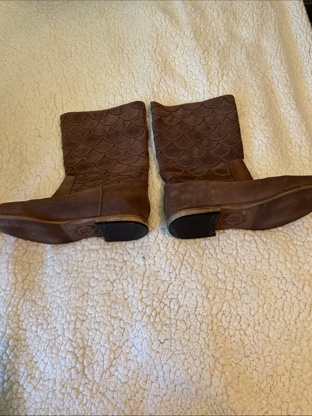 Lucky Brand Brown Quilted Scallop Ankle Boots